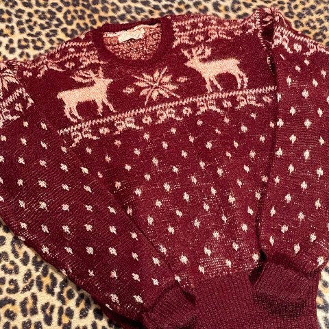 <img class='new_mark_img1' src='https://img.shop-pro.jp/img/new/icons13.gif' style='border:none;display:inline;margin:0px;padding:0px;width:auto;' />“Jantzen” Reindeer & Snowflakes Jacquard Sweater