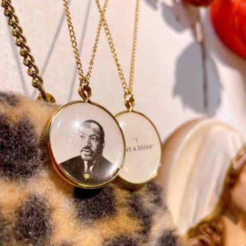 <img class='new_mark_img1' src='https://img.shop-pro.jp/img/new/icons13.gif' style='border:none;display:inline;margin:0px;padding:0px;width:auto;' />Martin Luther King Jr. Pendant