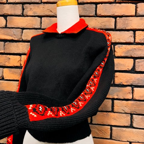 <img class='new_mark_img1' src='https://img.shop-pro.jp/img/new/icons13.gif' style='border:none;display:inline;margin:0px;padding:0px;width:auto;' />Sleeve Lined Black Nordic Ski Sweater
