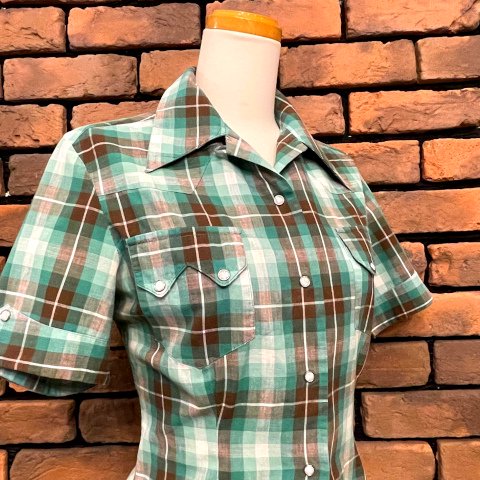 <img class='new_mark_img1' src='https://img.shop-pro.jp/img/new/icons13.gif' style='border:none;display:inline;margin:0px;padding:0px;width:auto;' />1950's Levi's Short Horn Green Plaid Western Shirt