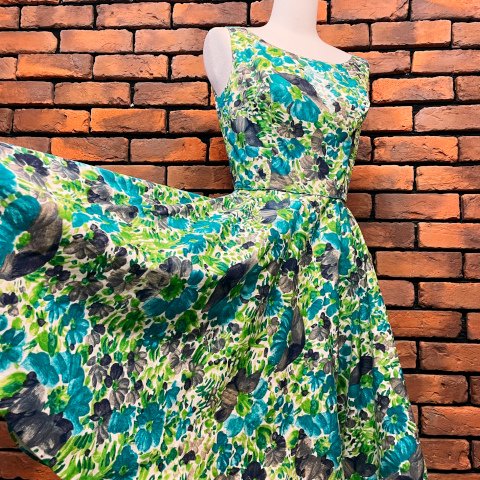 <img class='new_mark_img1' src='https://img.shop-pro.jp/img/new/icons13.gif' style='border:none;display:inline;margin:0px;padding:0px;width:auto;' />Jay Herbert Green Floral Circle Dress