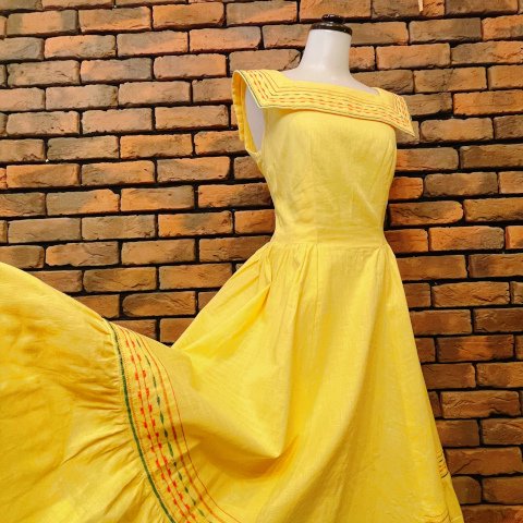 <img class='new_mark_img1' src='https://img.shop-pro.jp/img/new/icons13.gif' style='border:none;display:inline;margin:0px;padding:0px;width:auto;' />Embroidery Square Collar Cotton Yellow Dress
