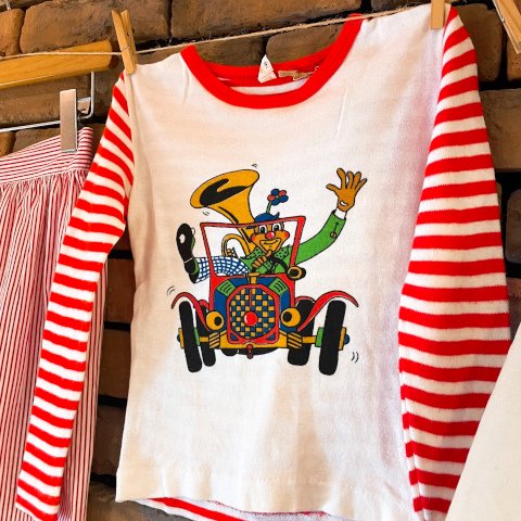 <img class='new_mark_img1' src='https://img.shop-pro.jp/img/new/icons13.gif' style='border:none;display:inline;margin:0px;padding:0px;width:auto;' />Clown Print & Striped Long Sleeve Tee