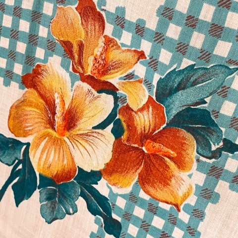 <img class='new_mark_img1' src='https://img.shop-pro.jp/img/new/icons13.gif' style='border:none;display:inline;margin:0px;padding:0px;width:auto;' />Hibiscus & Gingham Hankie