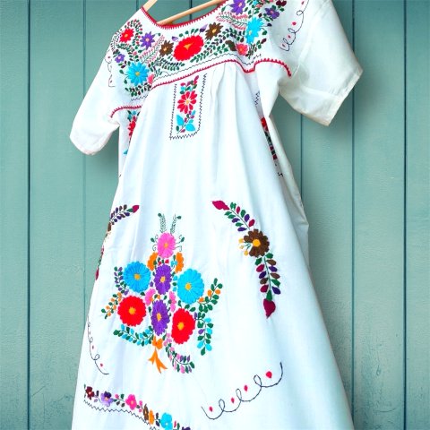 <img class='new_mark_img1' src='https://img.shop-pro.jp/img/new/icons13.gif' style='border:none;display:inline;margin:0px;padding:0px;width:auto;' />Mexican Embroidered Cotton Dress