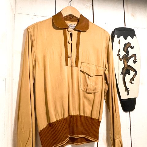 <img class='new_mark_img1' src='https://img.shop-pro.jp/img/new/icons13.gif' style='border:none;display:inline;margin:0px;padding:0px;width:auto;' />Perry Como 2Tone Gabardine Gaucho Pullover Shirt