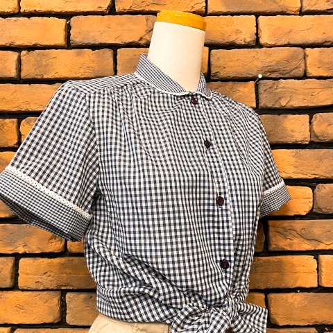 <img class='new_mark_img1' src='https://img.shop-pro.jp/img/new/icons13.gif' style='border:none;display:inline;margin:0px;padding:0px;width:auto;' />Lace Trim Collar Gingham Cotton Blouse 