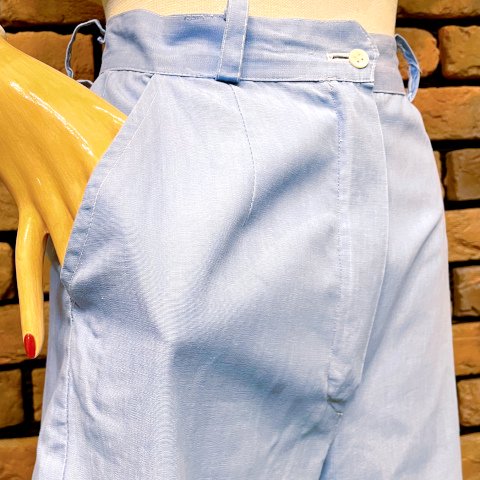 <img class='new_mark_img1' src='https://img.shop-pro.jp/img/new/icons13.gif' style='border:none;display:inline;margin:0px;padding:0px;width:auto;' />Light Blue High Waisted Short Pants