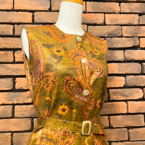 <img class='new_mark_img1' src='https://img.shop-pro.jp/img/new/icons13.gif' style='border:none;display:inline;margin:0px;padding:0px;width:auto;' />Paisley & Flower Print Cotton Dress with Belt