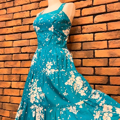 <img class='new_mark_img1' src='https://img.shop-pro.jp/img/new/icons13.gif' style='border:none;display:inline;margin:0px;padding:0px;width:auto;' />Green Floral Tiered Cotton Sun Dress with Built in Bra