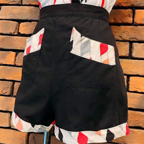 <img class='new_mark_img1' src='https://img.shop-pro.jp/img/new/icons13.gif' style='border:none;display:inline;margin:0px;padding:0px;width:auto;' />Harlequin Pattern & Black, High Waisted with Back Zip Shorts