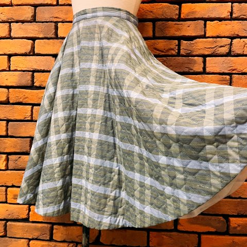 <img class='new_mark_img1' src='https://img.shop-pro.jp/img/new/icons13.gif' style='border:none;display:inline;margin:0px;padding:0px;width:auto;' />Green Plaid Quilted Cotton Full Circle Skirt