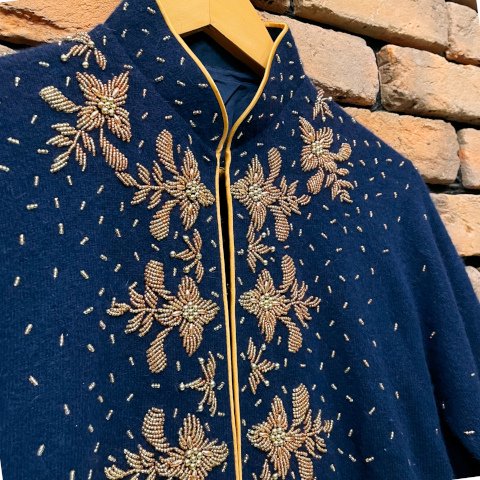 <img class='new_mark_img1' src='https://img.shop-pro.jp/img/new/icons13.gif' style='border:none;display:inline;margin:0px;padding:0px;width:auto;' />Mandarin Collar Beaded Oriental Cardigan