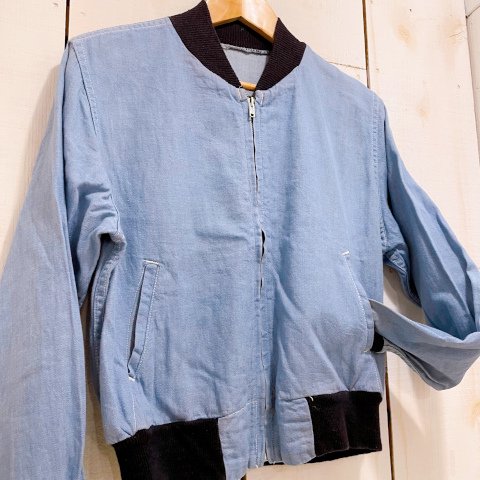 <img class='new_mark_img1' src='https://img.shop-pro.jp/img/new/icons13.gif' style='border:none;display:inline;margin:0px;padding:0px;width:auto;' />Chambray Cotton Bomber Jacket