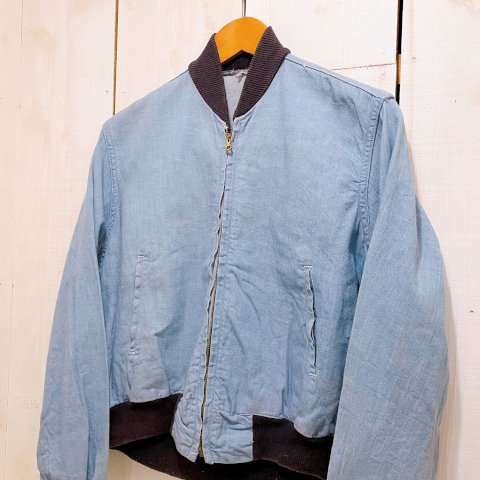 <img class='new_mark_img1' src='https://img.shop-pro.jp/img/new/icons13.gif' style='border:none;display:inline;margin:0px;padding:0px;width:auto;' />Chambray Cotton Bomber Jacket