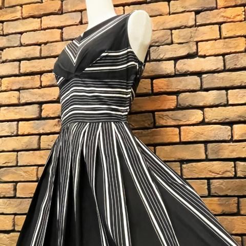<img class='new_mark_img1' src='https://img.shop-pro.jp/img/new/icons13.gif' style='border:none;display:inline;margin:0px;padding:0px;width:auto;' />1950's Black x White Striped Cotton Dress