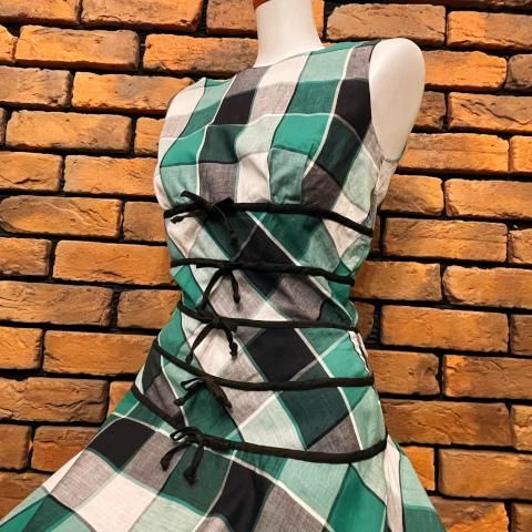 <img class='new_mark_img1' src='https://img.shop-pro.jp/img/new/icons13.gif' style='border:none;display:inline;margin:0px;padding:0px;width:auto;' />1950's Black Bow Details Green Plaid Cotton Dress 