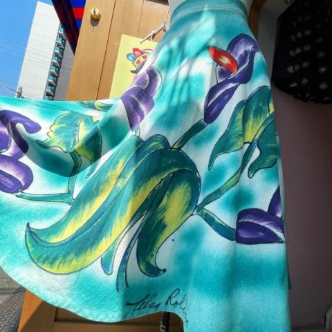 <img class='new_mark_img1' src='https://img.shop-pro.jp/img/new/icons13.gif' style='border:none;display:inline;margin:0px;padding:0px;width:auto;' />Big Flower Hand Painted Mexican Full Circle Skirt