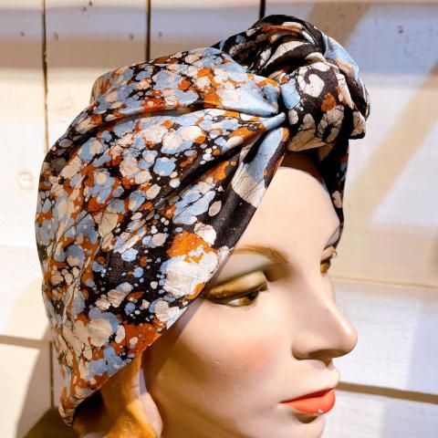 <img class='new_mark_img1' src='https://img.shop-pro.jp/img/new/icons13.gif' style='border:none;display:inline;margin:0px;padding:0px;width:auto;' />Hand Dyed India Silk Scarf