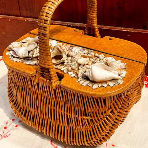 <img class='new_mark_img1' src='https://img.shop-pro.jp/img/new/icons13.gif' style='border:none;display:inline;margin:0px;padding:0px;width:auto;' />Shell Top Rattan Wicker Basket Purse
