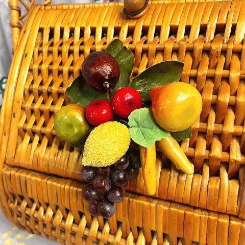 <img class='new_mark_img1' src='https://img.shop-pro.jp/img/new/icons13.gif' style='border:none;display:inline;margin:0px;padding:0px;width:auto;' />Rattan Wicker Basket Purse with Fruit