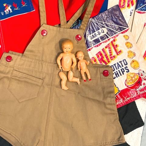 <img class='new_mark_img1' src='https://img.shop-pro.jp/img/new/icons13.gif' style='border:none;display:inline;margin:0px;padding:0px;width:auto;' />Baby Chino Overalls, Romper with Bakelite Buttons