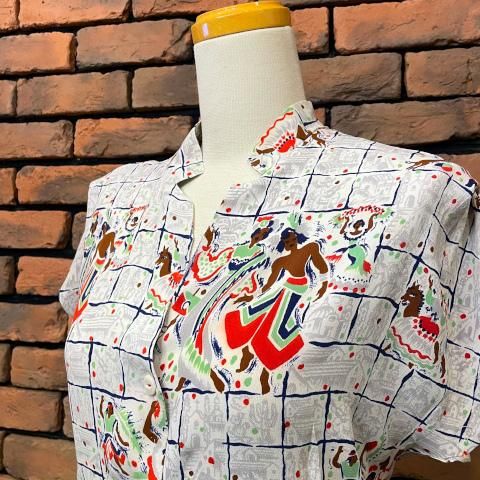 <img class='new_mark_img1' src='https://img.shop-pro.jp/img/new/icons13.gif' style='border:none;display:inline;margin:0px;padding:0px;width:auto;' />1940's Rayon Crepe Arabian Dancer Novelty Print Blouse