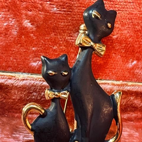 <img class='new_mark_img1' src='https://img.shop-pro.jp/img/new/icons13.gif' style='border:none;display:inline;margin:0px;padding:0px;width:auto;' />Black Cats Brooch