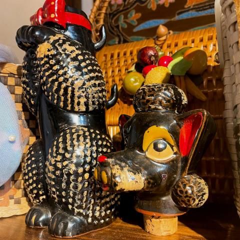 <img class='new_mark_img1' src='https://img.shop-pro.jp/img/new/icons13.gif' style='border:none;display:inline;margin:0px;padding:0px;width:auto;' />Black Poodle Ceramic Decanter, Jug