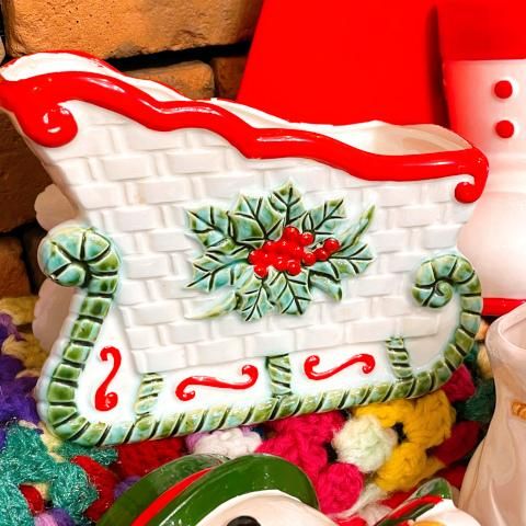 <img class='new_mark_img1' src='https://img.shop-pro.jp/img/new/icons13.gif' style='border:none;display:inline;margin:0px;padding:0px;width:auto;' />Santa's Sleigh Ceramic Flower Vase, Planter