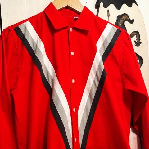 <img class='new_mark_img1' src='https://img.shop-pro.jp/img/new/icons13.gif' style='border:none;display:inline;margin:0px;padding:0px;width:auto;' />V-Lined Cotton Box Shirt