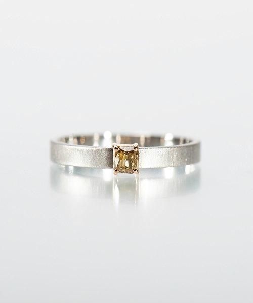 NR86 / Square cut Diamond Ring (golden yellow)