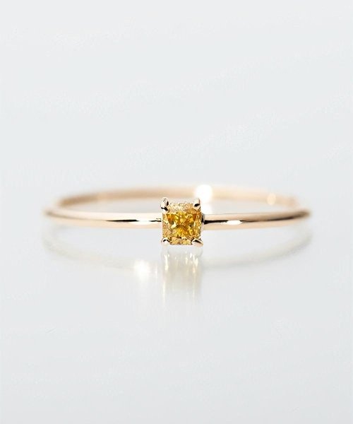 NR91 / Square cut Diamond Ring (golden yellow)