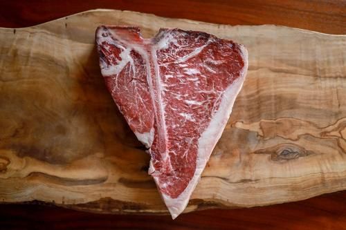 【国産牛】富士山麓熟成肉 ドライエイジングビーフ Tボーン ステーキ 550-650g ご自宅用 ★冷凍