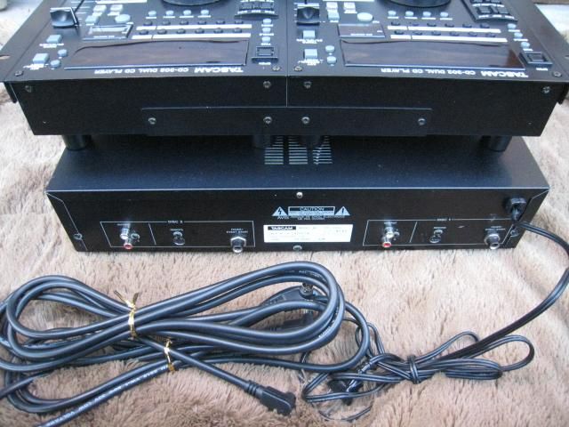 13周年記念セール品 美品 TASCAM CD-302 デュアルCDプレーヤー