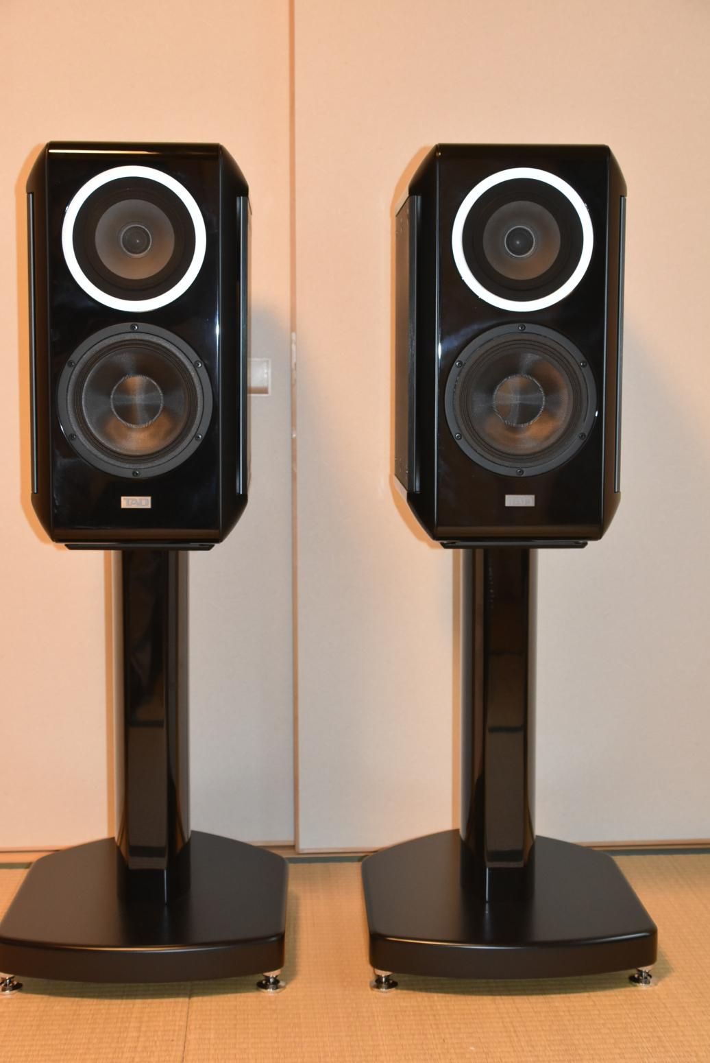 極上品 TAD - CE1K-KJ/ピアノブラック スタンド付き 展示品1台限り