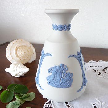 ウェッジウッド ジャスパー 花瓶ホワイト - シャーリーズコレクション