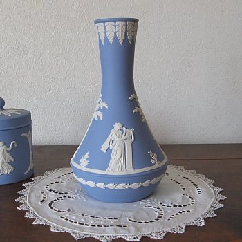 Wedgwood Jasperware/ウェッジウッドジャスパーペールブルー花瓶 - シャーリーズコレクション