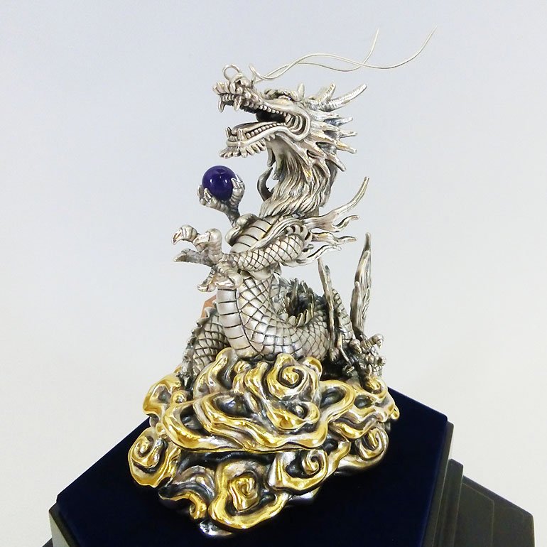 龍の置物は宝を集めて、龍の工芸品の応接間の装飾