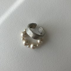 ear cuff and ring(ivory)C<img class='new_mark_img2' src='https://img.shop-pro.jp/img/new/icons14.gif' style='border:none;display:inline;margin:0px;padding:0px;width:auto;' />