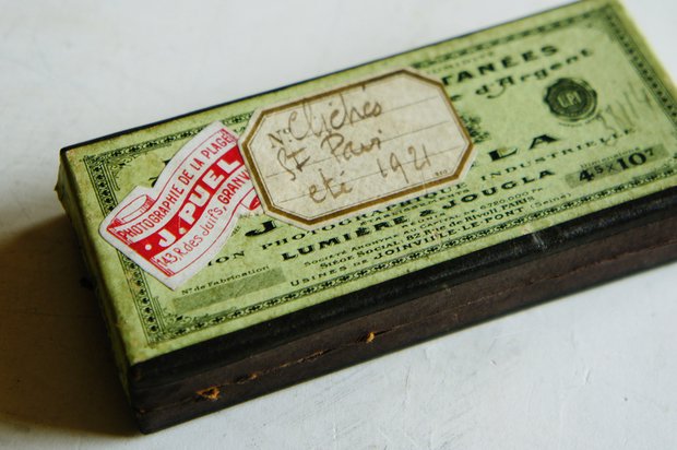 フランスアンティーク/ガラスフィルムケース/1921 - アンティーク雑貨・セレクト雑貨・ガーデンデザイン「Quhan.」