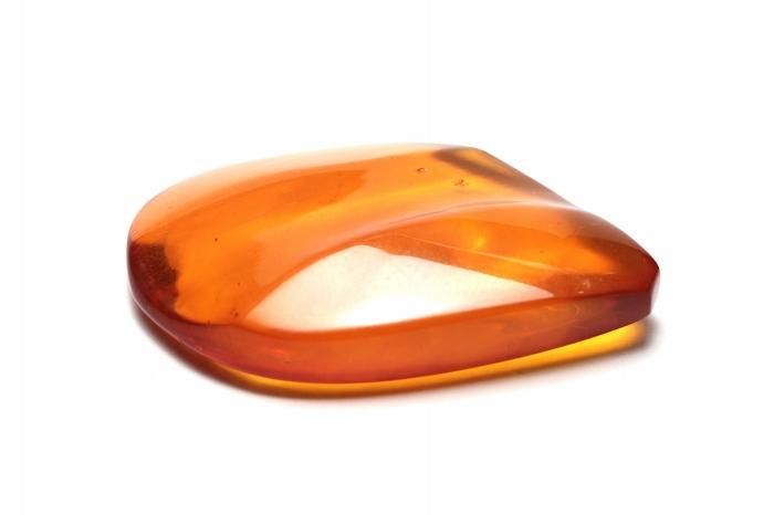 琥珀 ドミニカ産アンバー(琥珀)ルース UMBRU-008｜太古の温もりを感じ