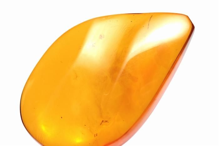 琥珀 ドミニカ産アンバー(琥珀)ルース UMBRU-008｜太古の温もりを感じ