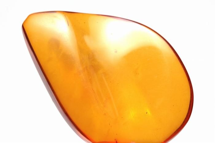 ドミニカ産アンバー(琥珀)ルース UMBRU-008｜太古の温もりを感じ