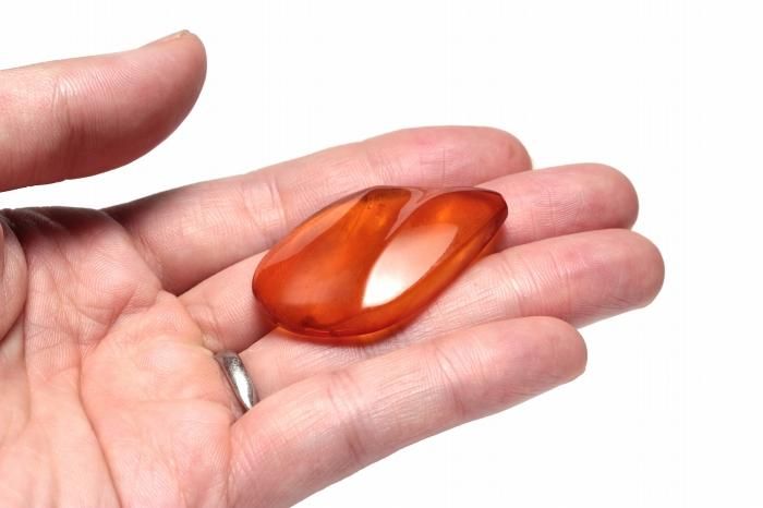 ドミニカ産アンバー(琥珀)ルース UMBRU-008｜太古の温もりを感じ