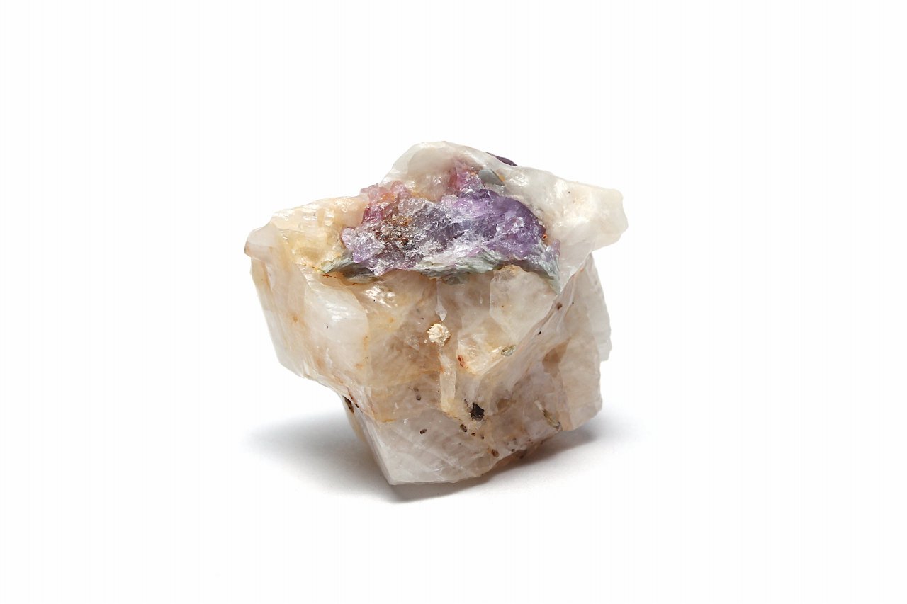 パキスタン産ルビー原石[母岩付き] RUBOR-002｜情熱を高める勝利の石