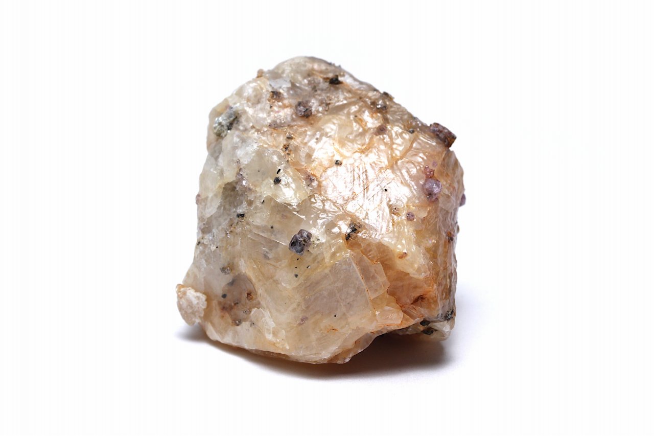 パキスタン産ルビー原石[母岩付き] RUBOR-008｜情熱を高める勝利の石