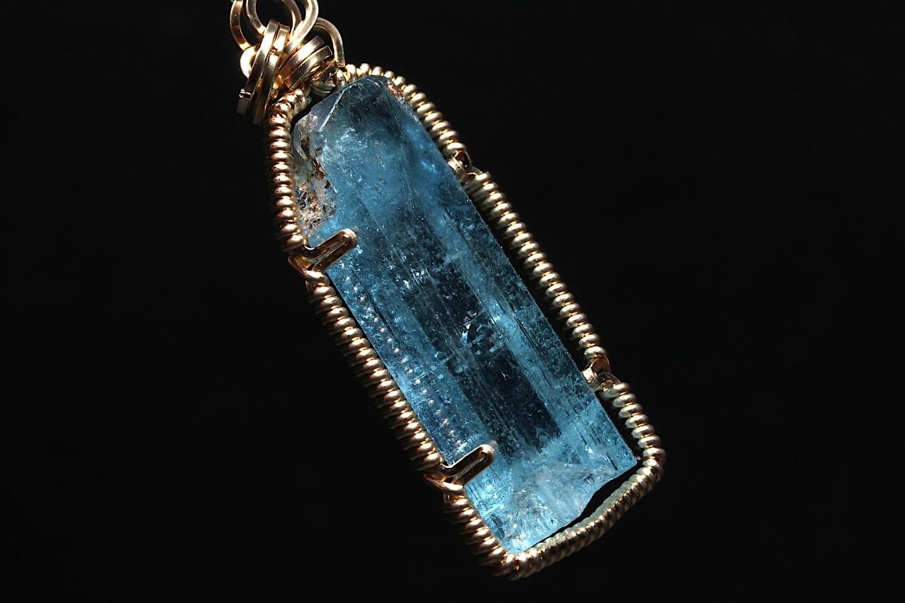 ベトナム産アクアマリンペンダントトップ WABTH-003｜エネルギーの滞り