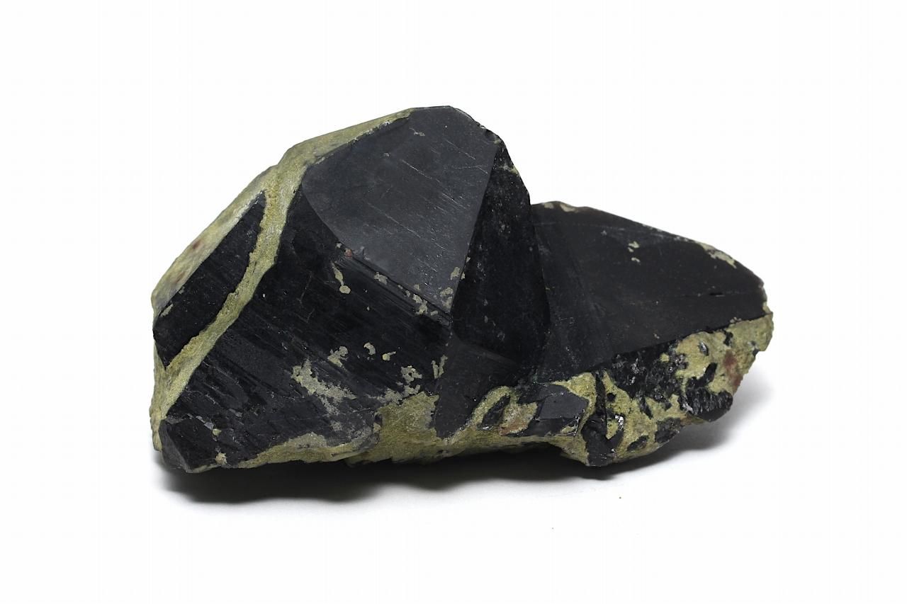 モリオン(黒水晶)クラスター【Mサイズ】【セルフヒールド】MOCLM-187｜魔除け効果のパワーストーン｜AMERI Stone
