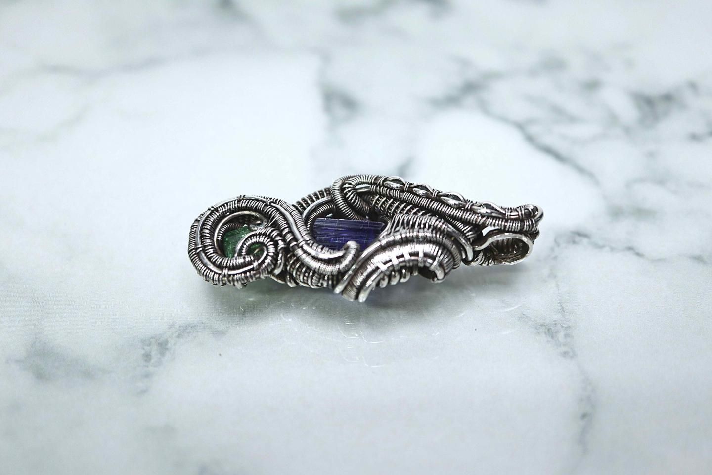高品質　タンザナイト　彫り　鳳凰　ペントップ タンザナイト(宝石名タンザナイト)タンザニア産 1.876ct ソ付(彩